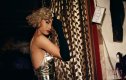 C als Madonna im Umkleideraum